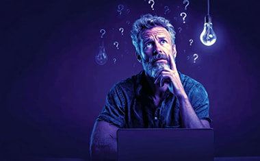 Bild som visar en person som undrar hur man väljer rätt sajt